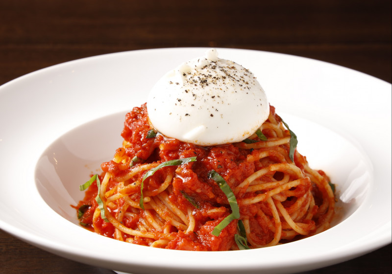 ブッラータチーズのトマトソースパスタ Tomato Source Spaghetti With Burrata Cheese 俺のbakery Cafe グランツリー武蔵小杉 テイクアウト デリバリーの注文 Deli Holic