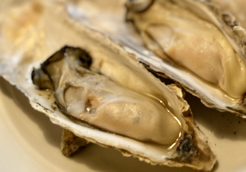 焼き牡蠣 レモン添え 1ピース 牡蠣とワインと魚と肉と 元住吉にて テイクアウト デリバリーの注文 Deli Holic