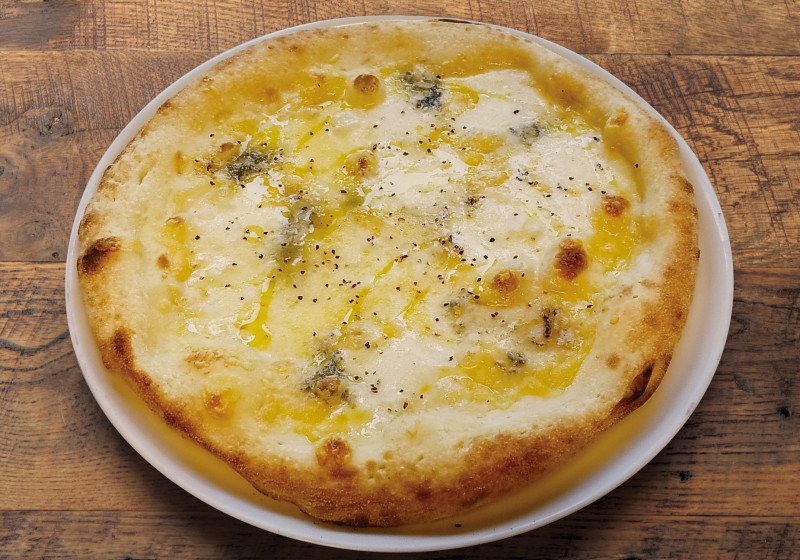 ピッツァ ４種チーズのクアトロフォルマッジ | GIRAUDテイクアウト＆デリバリー 神楽坂店 | テイクアウト・デリバリーの注文 |  DELI-HOLIC