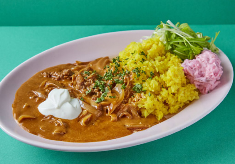 マイルド 白いビーフストロガノフ ビーフストロガノフは飲み物 デリバリーの注文 Deli Holic