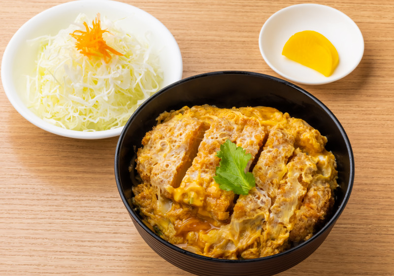 かつ丼 (ロース90g または ヒレ80g) | とんかつ源三 帯屋町店