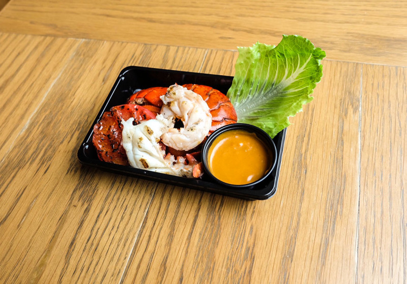 香ばしく焼き上げたロブスターテール アメリケーヌソース ロサンジェルス バルコニー テラスレストラン ムーンバー テイクアウト デリバリーの注文 Deli Holic