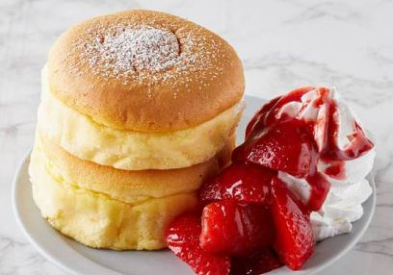 W】苺ホイップスフレパンケーキ | アームスデリステーション