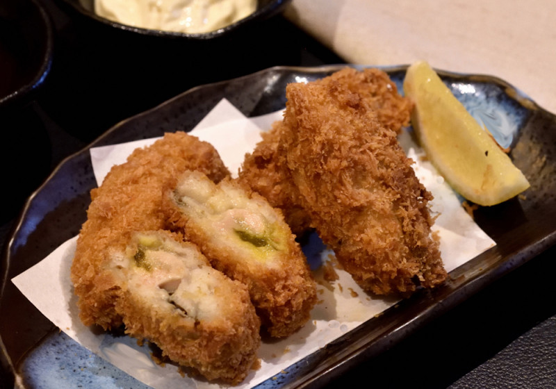 赤坂店　テイクアウトの注文　広島産大粒カキフライ（4個）　Akasaka　Sushi　DELI-HOLIC　Deep-fried　板前寿司　oysters　Itamae