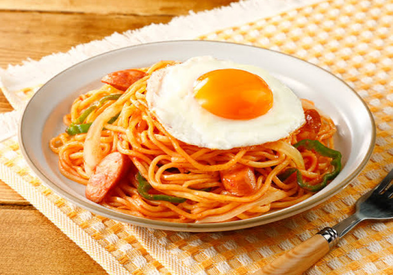 目玉焼きナポリタン / Fried egg Neapolitan | Kitchen & BAR 目玉焼きナポリタン / Fried egg Neapolitan | Kitchen & BAR