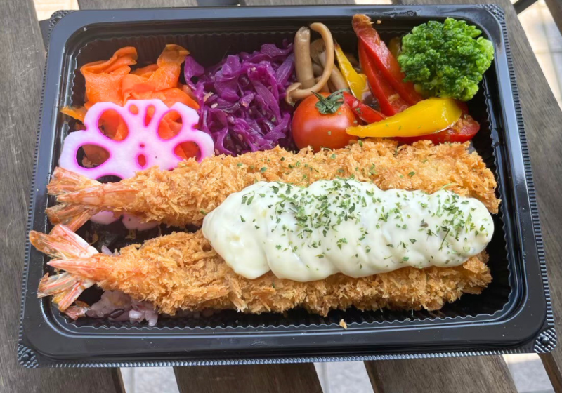 くじらCAFE・アサイーボール・生ドーナッツ・からあげ丼
