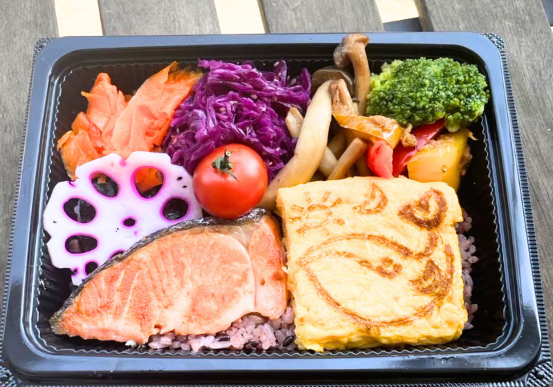 くじらCAFE・アサイーボール・生ドーナッツ・からあげ丼