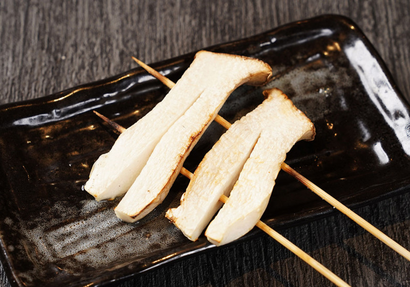エリンギ炭火焼き2本 (King trumpet mushroom skewers) | 俺のやきとり